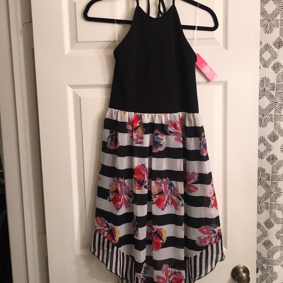Patterned halter dress - Picture 1 of 7